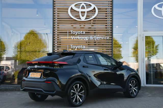 Toyota C-HR (2025) thumbnail 7