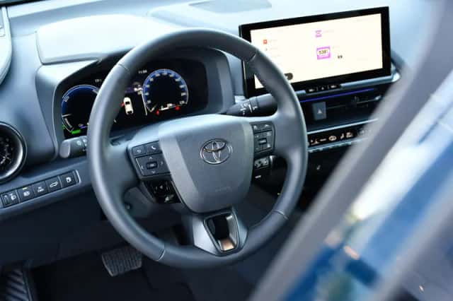 Toyota C-HR (2025) thumbnail 24