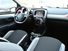 Toyota Aygo (2014) thumbnail 12