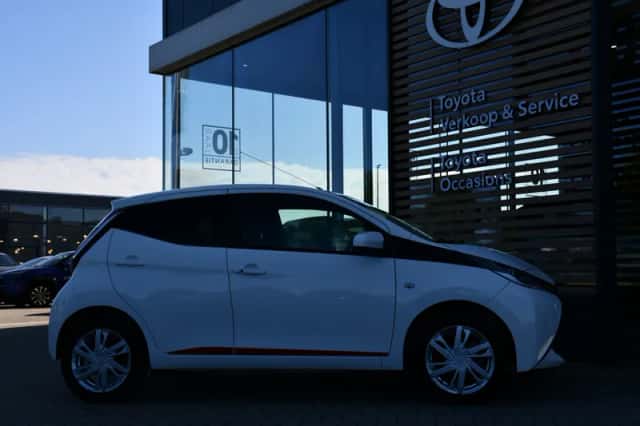 Toyota Aygo (2014) thumbnail 3