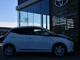 Toyota Aygo (2014) thumbnail 3