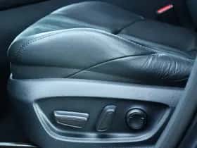 Toyota C-HR thumbnail 4