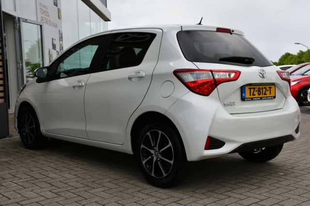 Toyota Yaris (2018) thumbnail 11