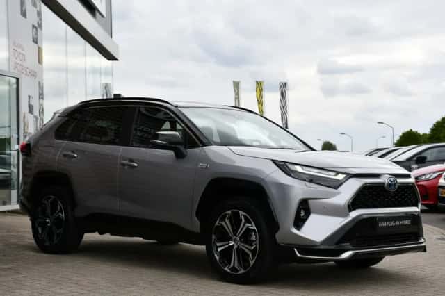 Toyota RAV4 (2024) thumbnail 3
