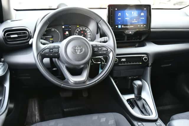 Toyota Yaris (2025) thumbnail 2