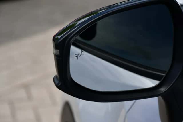 Toyota C-HR (2025) thumbnail 12