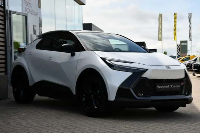 Toyota C-HR (2025) thumbnail 3