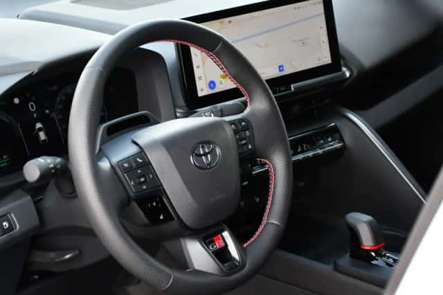 Toyota C-HR (2025) thumbnail 22