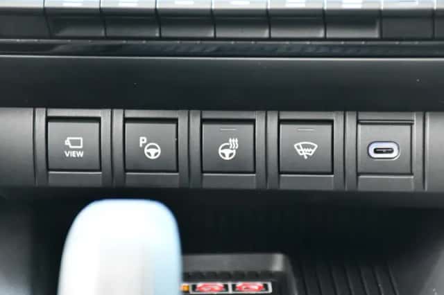Toyota C-HR (2025) thumbnail 35