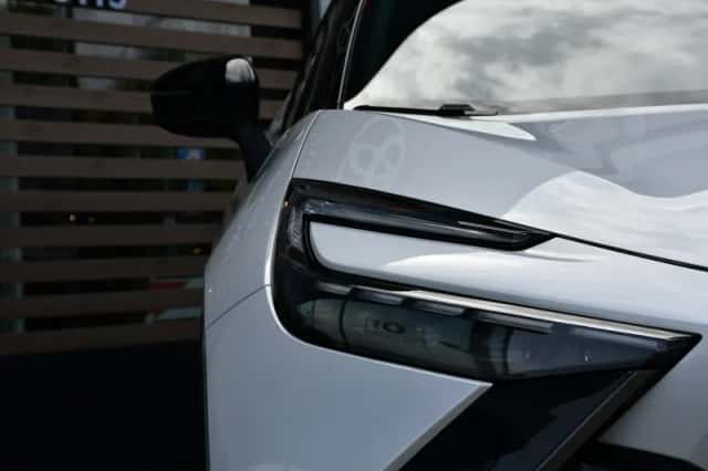 Toyota C-HR (2025) thumbnail 5
