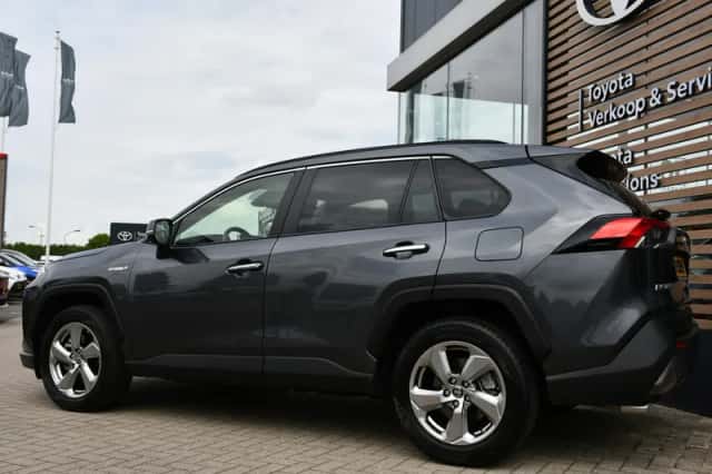 Toyota RAV4 (2021) thumbnail 3