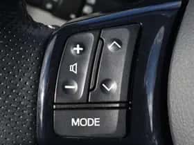 Toyota Yaris (2017) thumbnail 5