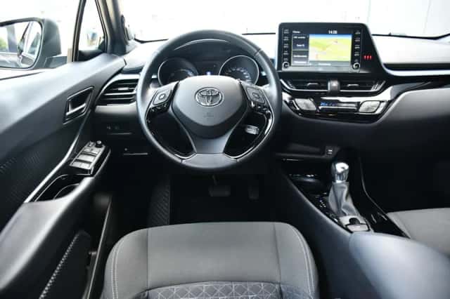 Toyota C-HR (2020) thumbnail 2