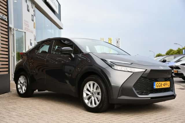 Toyota C-HR (2024) thumbnail 3