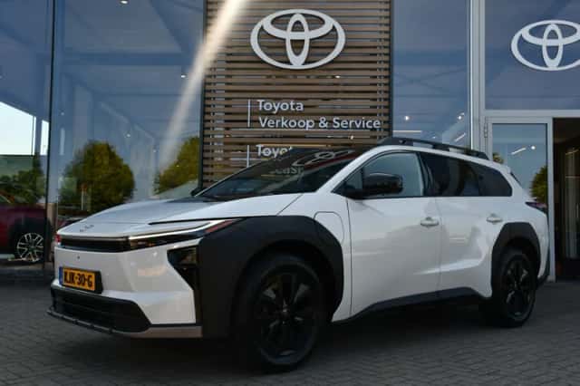 Toyota bZ4X (2026) thumbnail 1