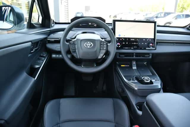 Toyota bZ4X (2026) thumbnail 2