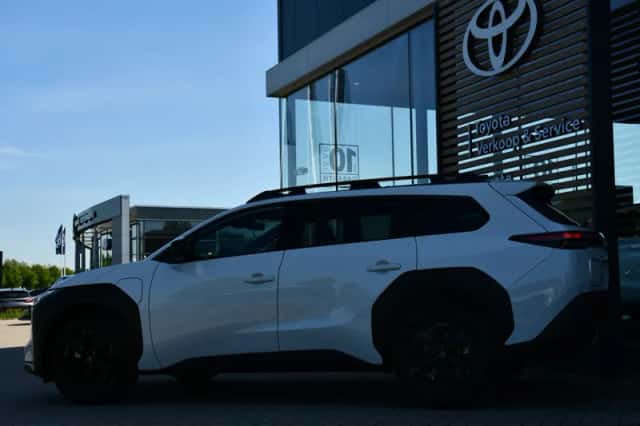 Toyota bZ4X (2026) thumbnail 5