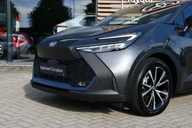 Toyota C-HR (2026) thumbnail 3