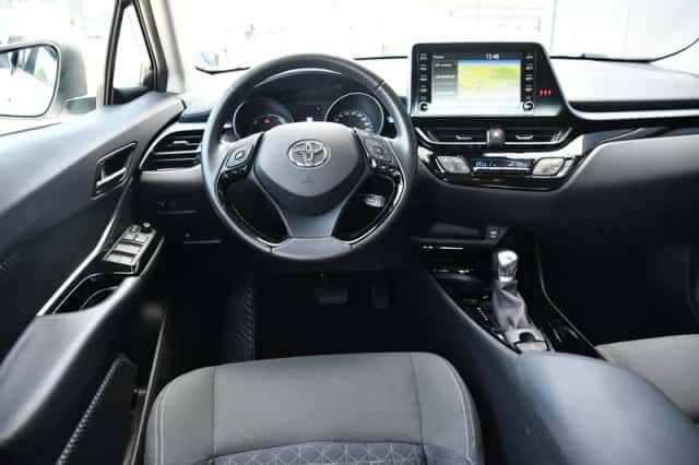 Toyota C-HR (2021) thumbnail 2