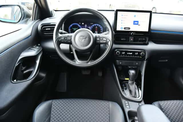 Toyota Yaris (2024) thumbnail 2
