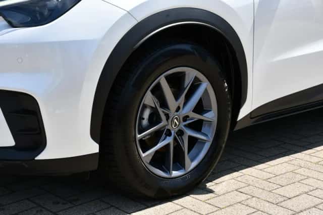 Lexus LBX (2025) thumbnail 6