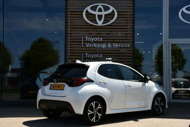 Toyota Yaris (2024) thumbnail 3