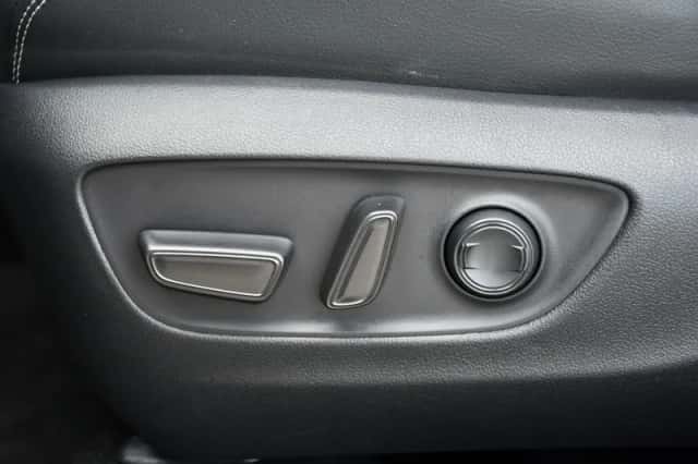 Toyota RAV4 (2024) thumbnail 5