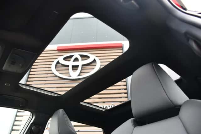 Toyota bZ4X (2023) thumbnail 2