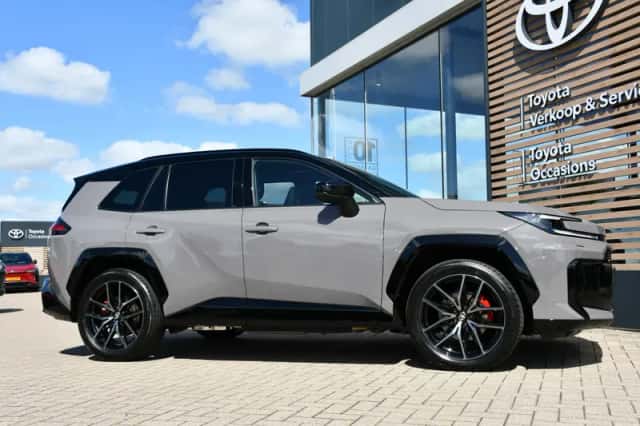Toyota RAV4 (2026) thumbnail 3