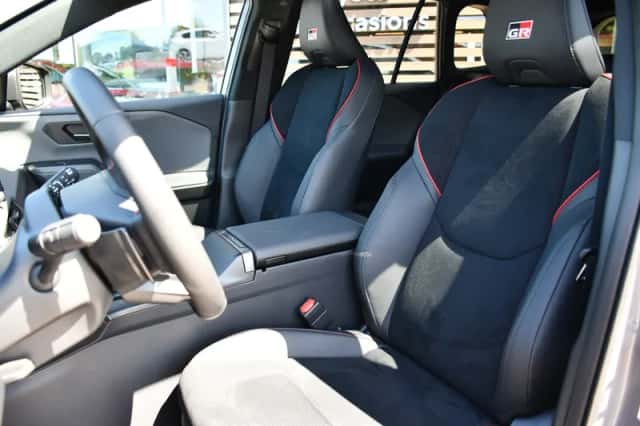 Toyota RAV4 (2026) thumbnail 4