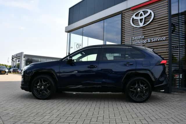 Toyota RAV4 (2024) thumbnail 5