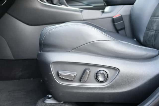 Toyota RAV4 (2024) thumbnail 6