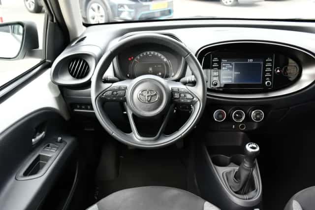 Toyota Aygo (2023) thumbnail 2