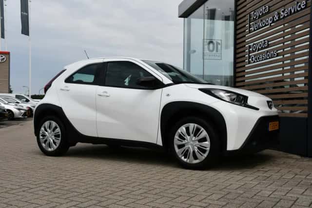 Toyota Aygo (2023) thumbnail 3