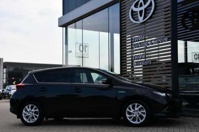 Toyota Auris (2019) thumbnail 3