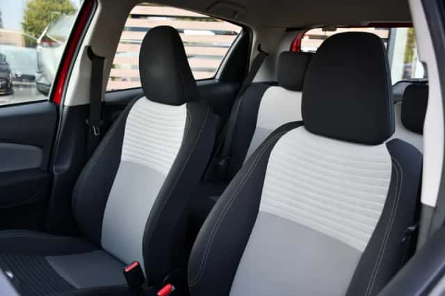 Toyota Yaris (2019) thumbnail 2