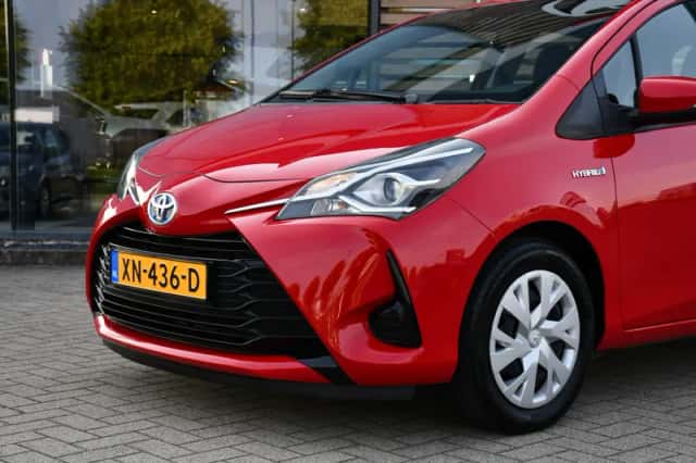 Toyota Yaris (2019) thumbnail 3