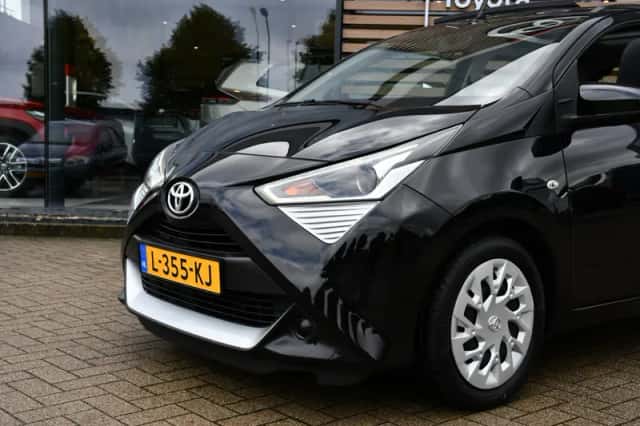 Toyota Aygo (2021) thumbnail 3