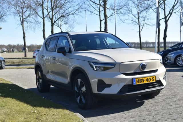 Volvo EX40 (2025) thumbnail 2