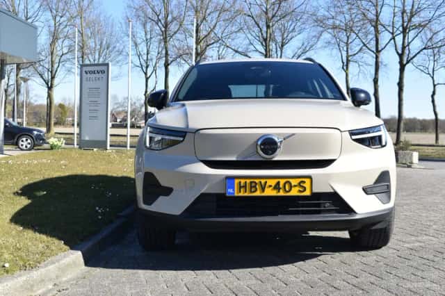Volvo EX40 (2025) thumbnail 3