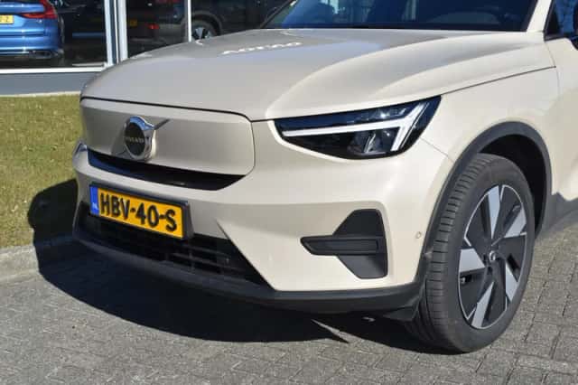 Volvo EX40 (2025) thumbnail 4