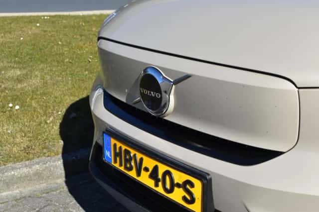 Volvo EX40 (2025) thumbnail 5