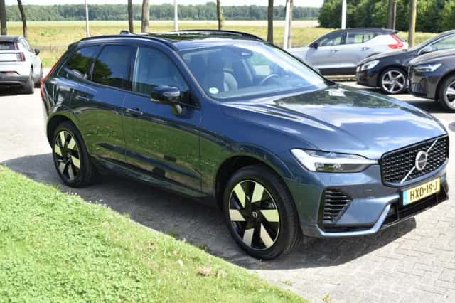 Volvo XC60 (2024) thumbnail 2