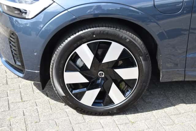 Volvo XC60 (2024) thumbnail 5