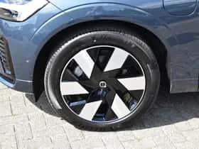 Volvo XC60 (2024) thumbnail 5