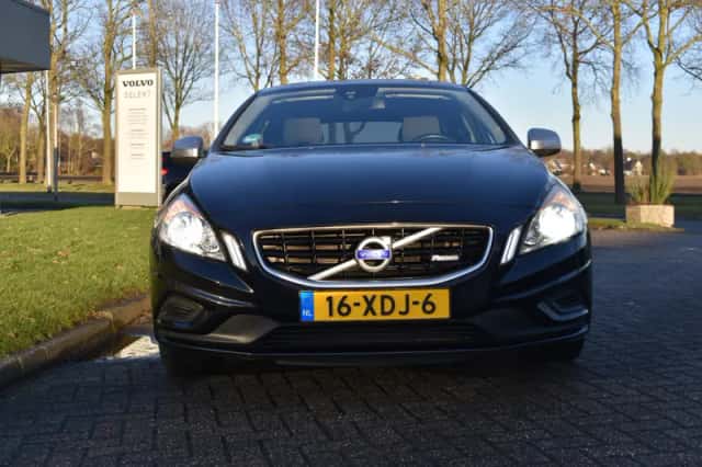 Volvo V60 (2012) thumbnail 3