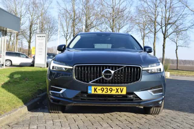 Volvo XC60 (2021) thumbnail 3