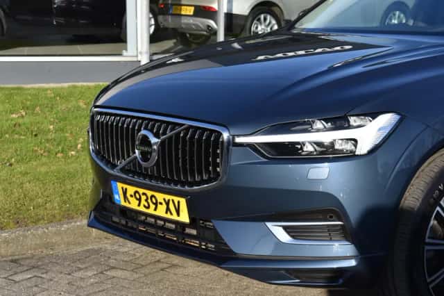 Volvo XC60 (2021) thumbnail 4