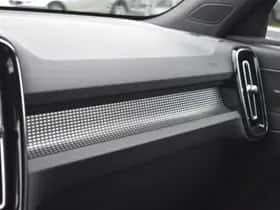 Volvo EX40 (2025) thumbnail 28