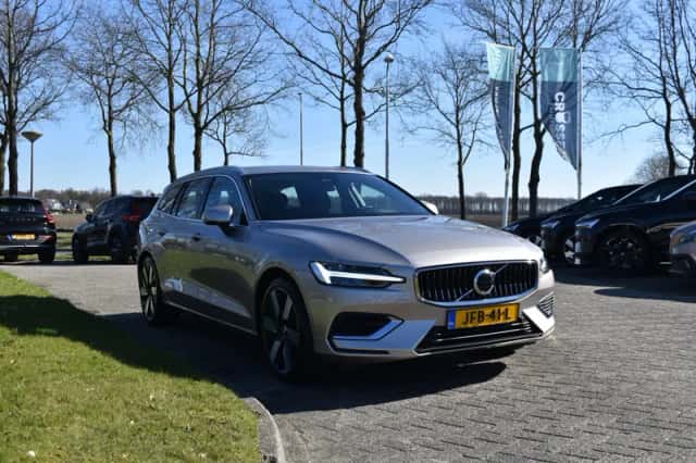 Volvo V60 (2025) thumbnail 2